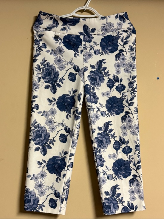 Joseph Ribkoff Pants - Joseph Ribkoff Floral Print Cropped Pants
Size 8